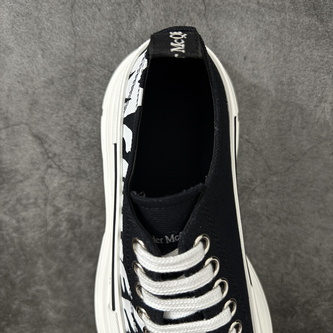 图片[8]-【HT纯原礼盒版】Alexander McQueen/亚历山大麦昆松糕鞋厚底增高小白鞋 帆布鞋 麦昆二代黑白色 全市场配色最齐(100+配色) 性价比最高 同价位品质无敌 进口丝绸亚光原版正品 水染羊皮内里 羊皮垫脚 回弹度到位 耐磨又舒适 鞋底厚4.5cm 全套原版包装 配件齐全 官方一致 凹凸定制正品原盒包装 右脚鞋舌嵌入防伪芯片装置 外盒鞋标官方二维码扫码+防伪芯片 尺码：35-45-选品中心