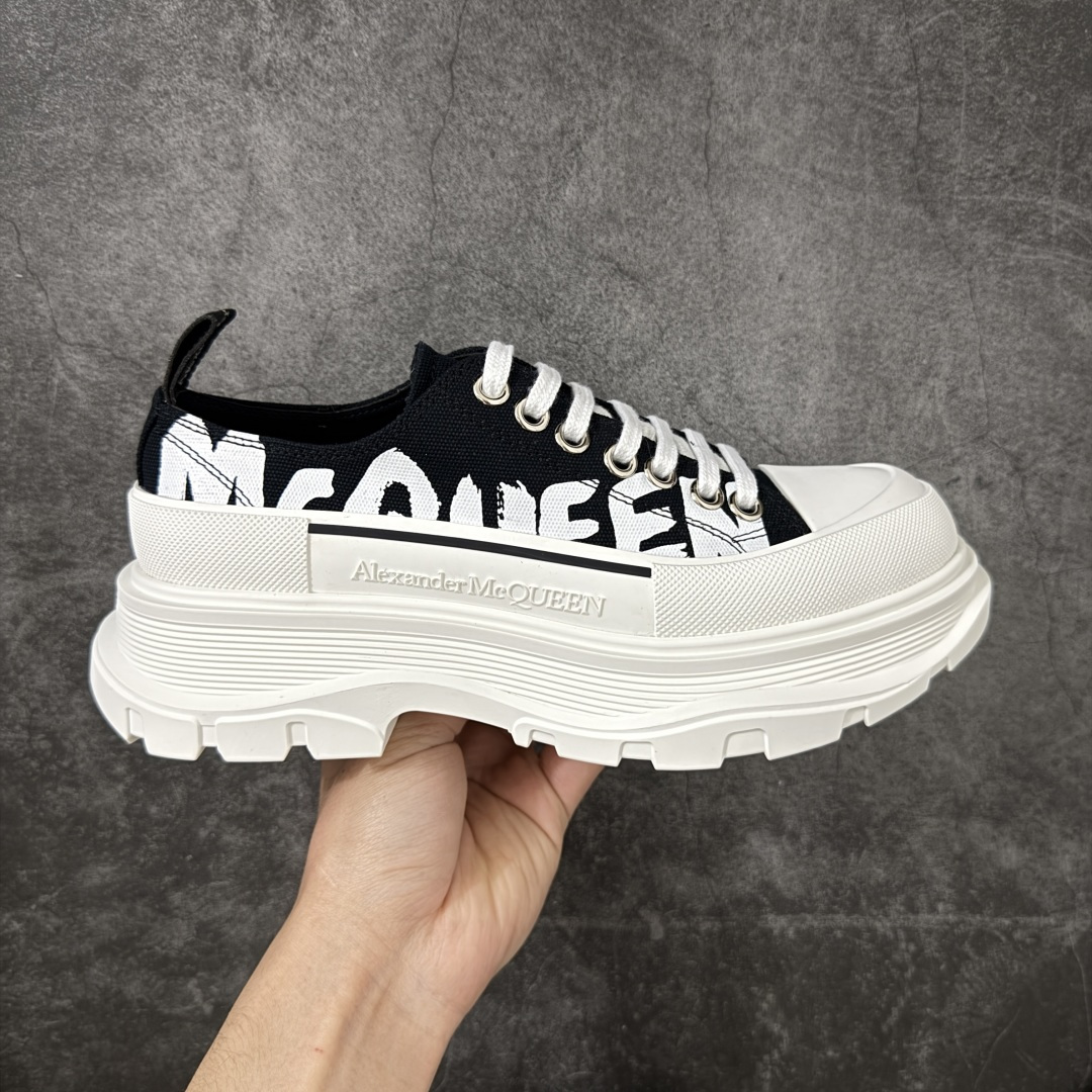 【HT纯原礼盒版】Alexander McQueen/亚历山大麦昆松糕鞋厚底增高小白鞋 帆布鞋 麦昆二代黑白色 全市场配色最齐(100+配色) 性价比最高 同价位品质无敌 进口丝绸亚光原版正品 水染羊皮内里 羊皮垫脚 回弹度到位 耐磨又舒适 鞋底厚4.5cm 全套原版包装 配件齐全 官方一致 凹凸定制正品原盒包装 右脚鞋舌嵌入防伪芯片装置 外盒鞋标官方二维码扫码+防伪芯片 尺码：35-45-选品中心