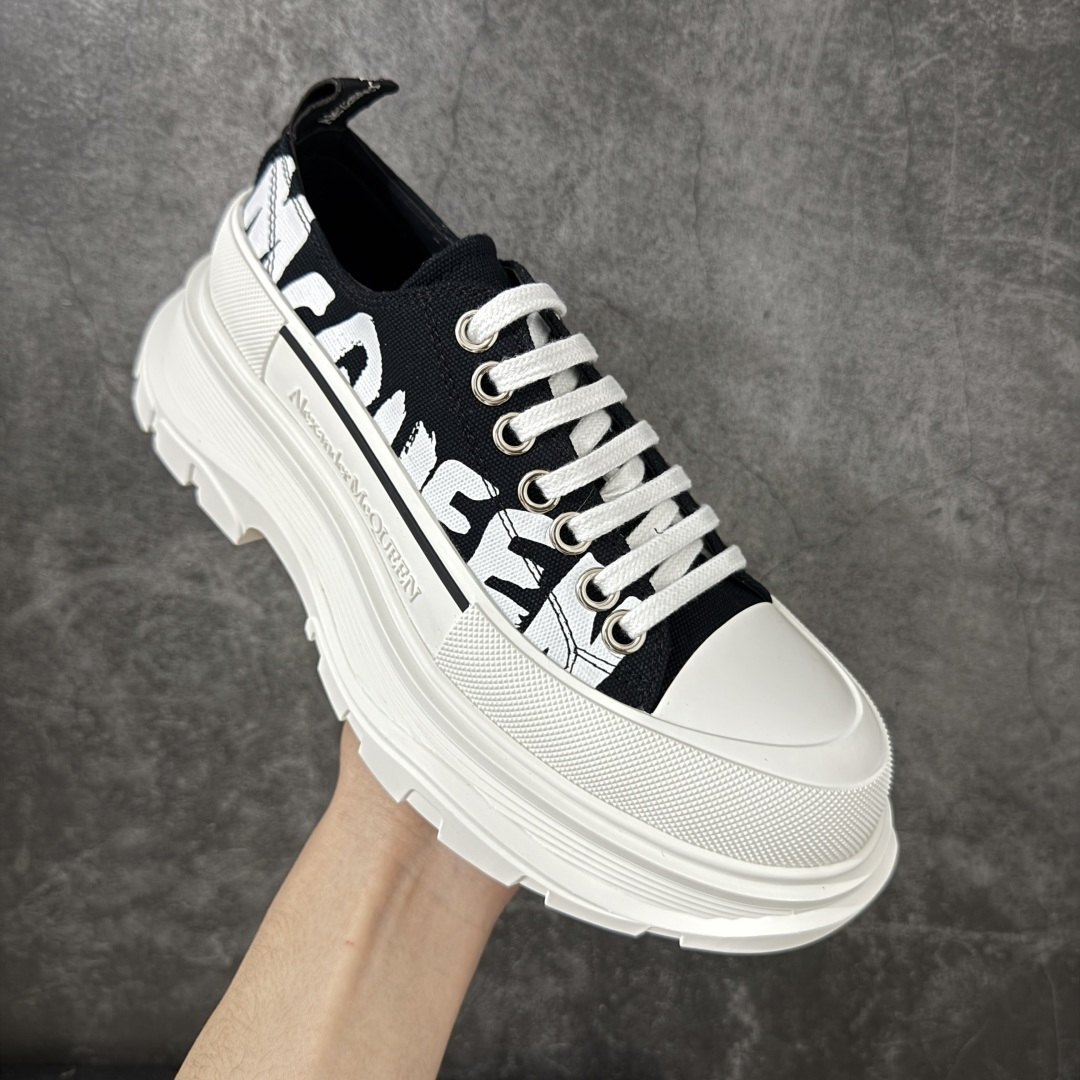 图片[3]-【HT纯原礼盒版】Alexander McQueen/亚历山大麦昆松糕鞋厚底增高小白鞋 帆布鞋 麦昆二代黑白色 全市场配色最齐(100+配色) 性价比最高 同价位品质无敌 进口丝绸亚光原版正品 水染羊皮内里 羊皮垫脚 回弹度到位 耐磨又舒适 鞋底厚4.5cm 全套原版包装 配件齐全 官方一致 凹凸定制正品原盒包装 右脚鞋舌嵌入防伪芯片装置 外盒鞋标官方二维码扫码+防伪芯片 尺码：35-45-选品中心