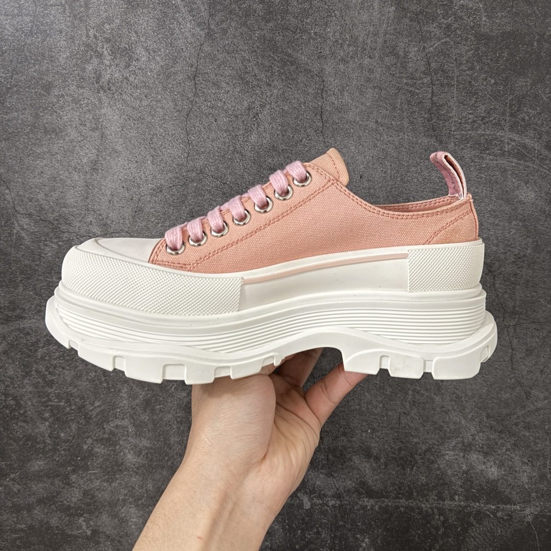 图片[2]-【HT纯原礼盒版】Alexander McQueen/亚历山大麦昆松糕鞋厚底增高小白鞋 帆布鞋 麦昆二代粉白色 全市场配色最齐(100+配色) 性价比最高 同价位品质无敌 进口丝绸亚光原版正品 水染羊皮内里 羊皮垫脚 回弹度到位 耐磨又舒适 鞋底厚4.5cm 全套原版包装 配件齐全 官方一致 凹凸定制正品原盒包装 右脚鞋舌嵌入防伪芯片装置 外盒鞋标官方二维码扫码+防伪芯片 尺码：35-40-选品中心