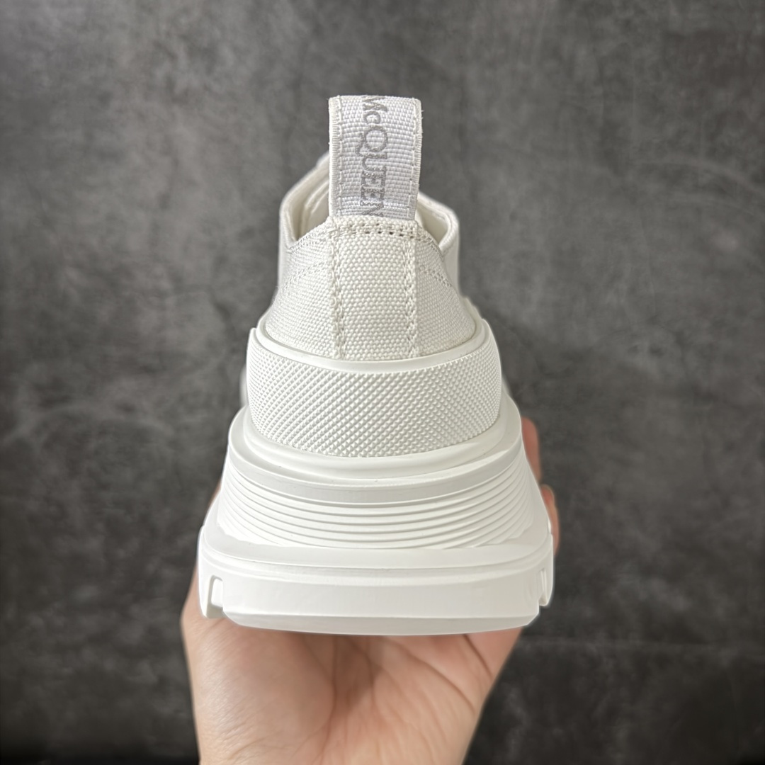 图片[4]-【HT纯原礼盒版】Alexander McQueen/亚历山大麦昆松糕鞋厚底增高小白鞋 帆布鞋 麦昆二代纯白色 全市场配色最齐(100+配色) 性价比最高 同价位品质无敌 进口丝绸亚光原版正品 水染羊皮内里 羊皮垫脚 回弹度到位 耐磨又舒适 鞋底厚4.5cm 全套原版包装 配件齐全 官方一致 凹凸定制正品原盒包装 右脚鞋舌嵌入防伪芯片装置 外盒鞋标官方二维码扫码+防伪芯片 尺码：35-45-选品中心