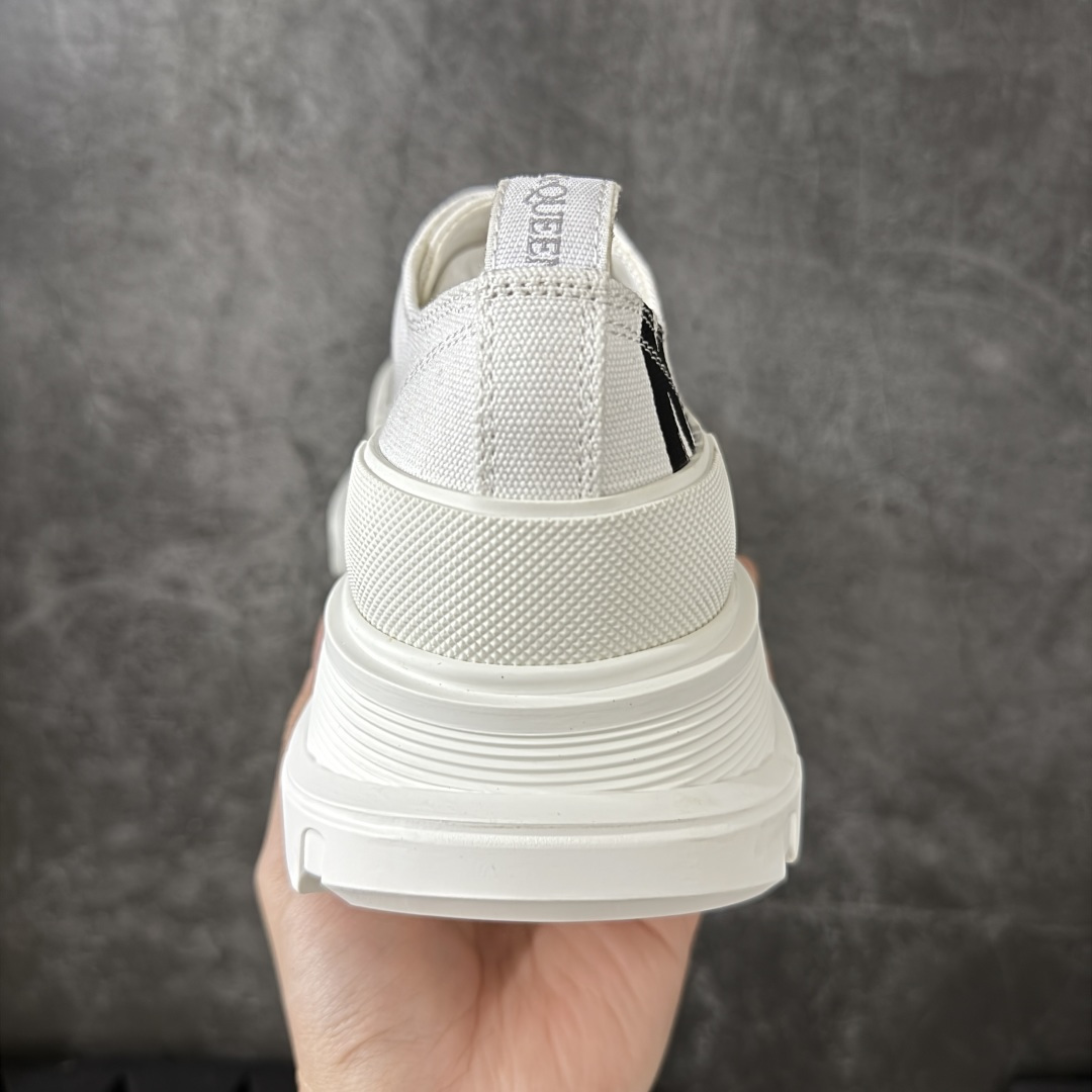 图片[4]-【HT纯原礼盒版】Alexander McQueen/亚历山大麦昆松糕鞋厚底增高小白鞋 帆布鞋 麦昆二代白黑色 全市场配色最齐(100+配色) 性价比最高 同价位品质无敌 进口丝绸亚光原版正品 水染羊皮内里 羊皮垫脚 回弹度到位 耐磨又舒适 鞋底厚4.5cm 全套原版包装 配件齐全 官方一致 凹凸定制正品原盒包装 右脚鞋舌嵌入防伪芯片装置 外盒鞋标官方二维码扫码+防伪芯片 尺码：35-45-选品中心