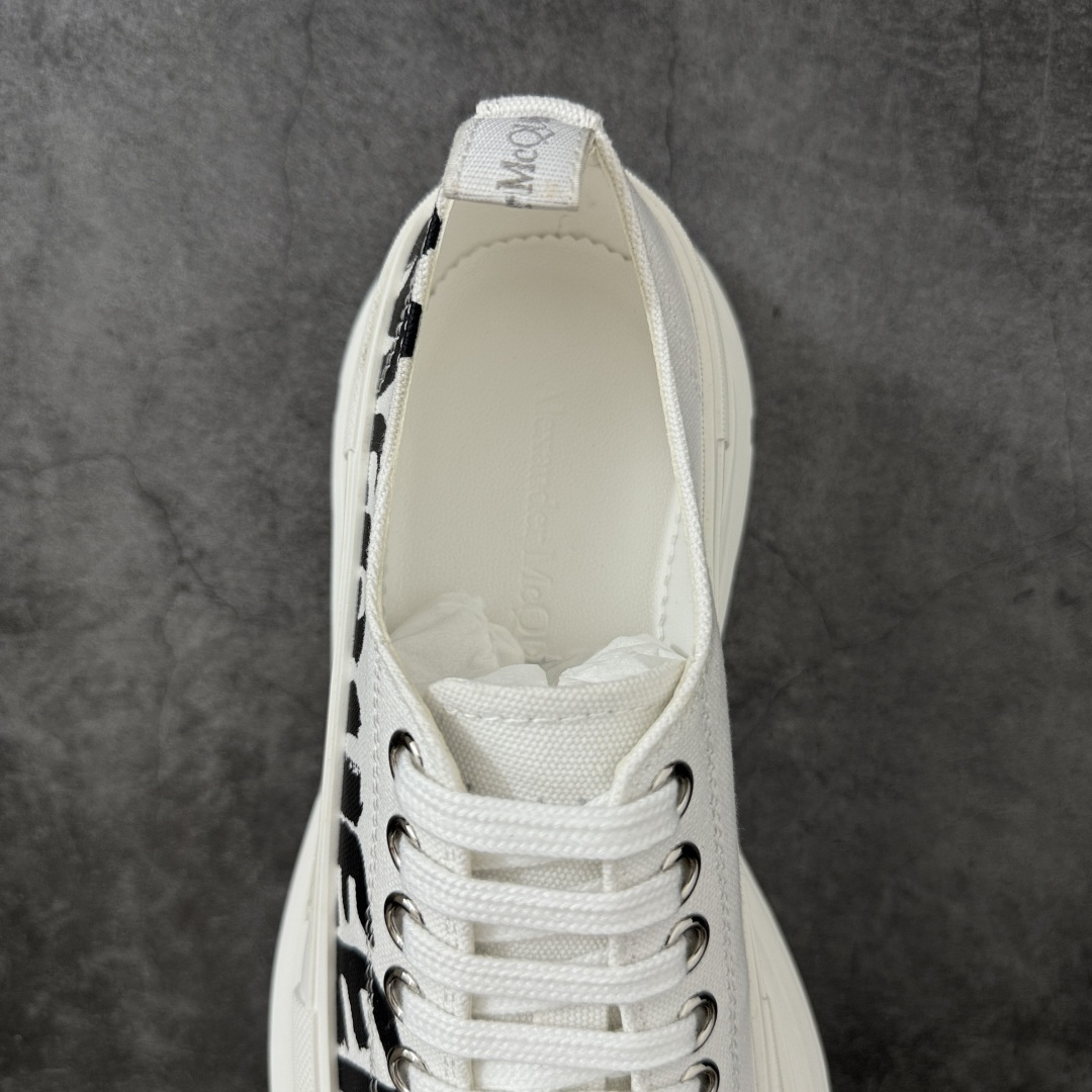 图片[8]-【HT纯原礼盒版】Alexander McQueen/亚历山大麦昆松糕鞋厚底增高小白鞋 帆布鞋 麦昆二代白黑色 全市场配色最齐(100+配色) 性价比最高 同价位品质无敌 进口丝绸亚光原版正品 水染羊皮内里 羊皮垫脚 回弹度到位 耐磨又舒适 鞋底厚4.5cm 全套原版包装 配件齐全 官方一致 凹凸定制正品原盒包装 右脚鞋舌嵌入防伪芯片装置 外盒鞋标官方二维码扫码+防伪芯片 尺码：35-45-选品中心