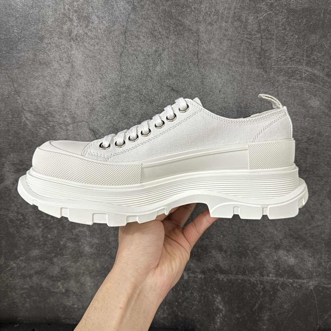 图片[2]-【HT纯原礼盒版】Alexander McQueen/亚历山大麦昆松糕鞋厚底增高小白鞋 帆布鞋 麦昆二代白黑色 全市场配色最齐(100+配色) 性价比最高 同价位品质无敌 进口丝绸亚光原版正品 水染羊皮内里 羊皮垫脚 回弹度到位 耐磨又舒适 鞋底厚4.5cm 全套原版包装 配件齐全 官方一致 凹凸定制正品原盒包装 右脚鞋舌嵌入防伪芯片装置 外盒鞋标官方二维码扫码+防伪芯片 尺码：35-45-选品中心