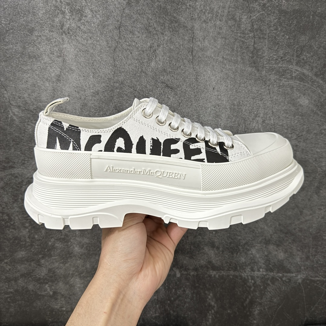【HT纯原礼盒版】Alexander McQueen/亚历山大麦昆松糕鞋厚底增高小白鞋 帆布鞋 麦昆二代白黑色 全市场配色最齐(100+配色) 性价比最高 同价位品质无敌 进口丝绸亚光原版正品 水染羊皮内里 羊皮垫脚 回弹度到位 耐磨又舒适 鞋底厚4.5cm 全套原版包装 配件齐全 官方一致 凹凸定制正品原盒包装 右脚鞋舌嵌入防伪芯片装置 外盒鞋标官方二维码扫码+防伪芯片 尺码：35-45-选品中心