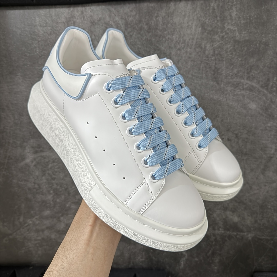 图片[16]-【HT纯原礼盒版】Alexander McQueen/亚历山大麦昆松糕鞋厚底增高小白鞋 香芋紫 全市场配色最齐(100+配色) 性价比最高 同价位品质无敌 进口丝绸亚光原版正品 水染羊皮内里 羊皮垫脚 回弹度到位 耐磨又舒适 鞋底厚4.5cm 全套原版包装 配件齐全 官方一致 凹凸定制正品原盒包装 右脚鞋舌嵌入防伪芯片装置 外盒鞋标官方二维码扫码+防伪芯片 尺码：35-45-选品中心