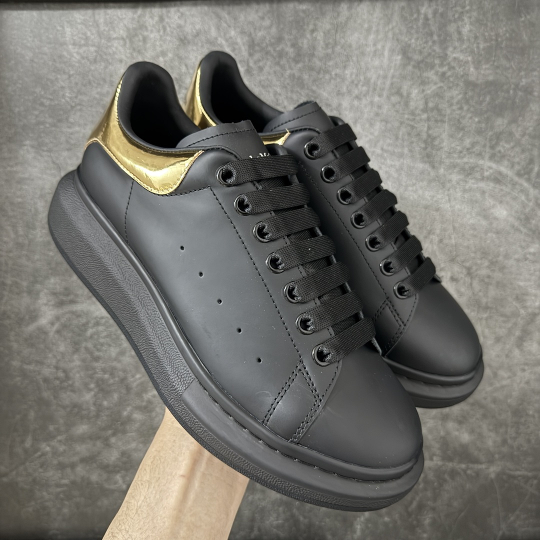 图片[12]-【HT纯原礼盒版】Alexander McQueen/亚历山大麦昆松糕鞋厚底增高小白鞋 香芋紫 全市场配色最齐(100+配色) 性价比最高 同价位品质无敌 进口丝绸亚光原版正品 水染羊皮内里 羊皮垫脚 回弹度到位 耐磨又舒适 鞋底厚4.5cm 全套原版包装 配件齐全 官方一致 凹凸定制正品原盒包装 右脚鞋舌嵌入防伪芯片装置 外盒鞋标官方二维码扫码+防伪芯片 尺码：35-45-选品中心