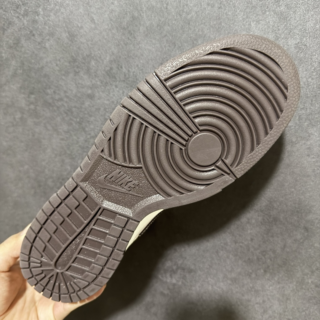 图片[9]-【定制版】Supreme x Nike Dunk SB Low Sup x 耐克 SB 低帮 马年限定 粉白棕 鞋身整体以粉色麂皮打造，搭配白色皮革框架覆盖层，使鞋款十分百搭，鞋身两侧Swoosh Logo采用棕色点缀，后跟装饰片使用棕色制作，鞋舌上以马上有钱字样呈现，鞋头处迷你Swoosh Logoj采用棕色妆点，勾子上带有绣标Supreme字样，彰显联名身份；最后以米白色中底搭配棕色橡胶外底完善整体设计收尾。 货号：XZ5899-118 尺码：36 36.5 37.5 38 38.5 39 40 40.5 41 42 42.5 43 44 44.5 45-选品中心