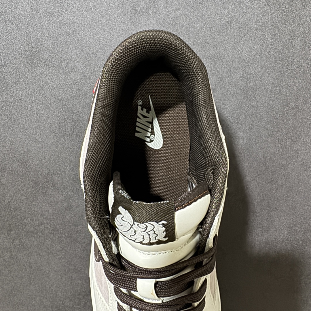 图片[6]-【定制版】Supreme x Nike Dunk SB Low Sup x 耐克 SB 低帮 马年限定 粉白棕 鞋身整体以粉色麂皮打造，搭配白色皮革框架覆盖层，使鞋款十分百搭，鞋身两侧Swoosh Logo采用棕色点缀，后跟装饰片使用棕色制作，鞋舌上以马上有钱字样呈现，鞋头处迷你Swoosh Logoj采用棕色妆点，勾子上带有绣标Supreme字样，彰显联名身份；最后以米白色中底搭配棕色橡胶外底完善整体设计收尾。 货号：XZ5899-118 尺码：36 36.5 37.5 38 38.5 39 40 40.5 41 42 42.5 43 44 44.5 45-选品中心