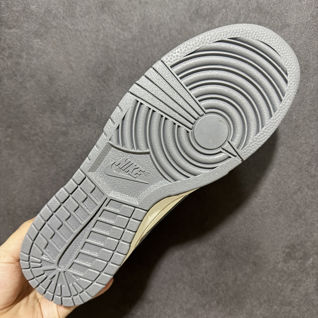 图片[9]-【定制版】Supreme x Nike Dunk SB Low Sup x 耐克 SB 低帮 灰白色 鞋身整体以米白色皮革打造，搭配灰色麂皮框架覆盖层，使鞋款十分百搭，鞋身两侧Swoosh Logo采用深灰点缀，后跟装饰片辅以深灰制作，鞋舌上以Supreme字样呈现，鞋头处迷你Swoosh Logoj采用灰色刺绣点缀，后跟印有Supreme字样，彰显联名身份；最后以米白色中底搭配灰色橡胶外底完善整体设计收尾。 货号：DN3168-017 尺码：36 36.5 37.5 38 38.5 39 40 40.5 41 42 42.5 43 44 44.5 45-选品中心