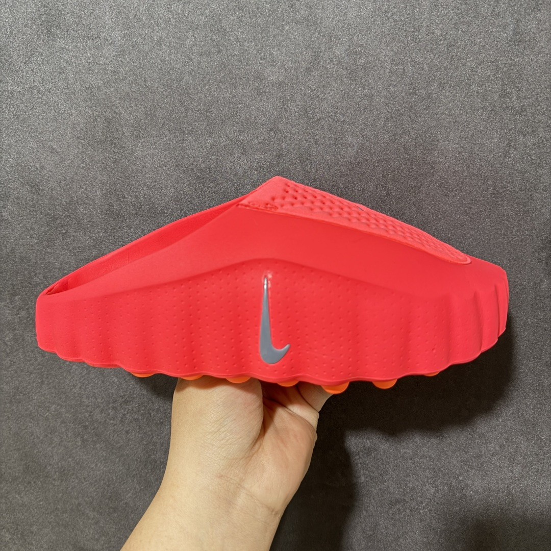 【公司级】Nike Mind 001 Recovery Slide 耐克 舒适柔软包头拖鞋 黑科技产物 作为耐克首款结合神经科学研发的鞋款 它最大的设计在于鞋底 鞋底嵌有22个独立泡棉节点 上脚后能有效刺激足底触觉 搭配吸睛的外观 适合在运动后放松时穿着 带来独特体验 货号：HQ4307-600 尺码：36～48-选品中心