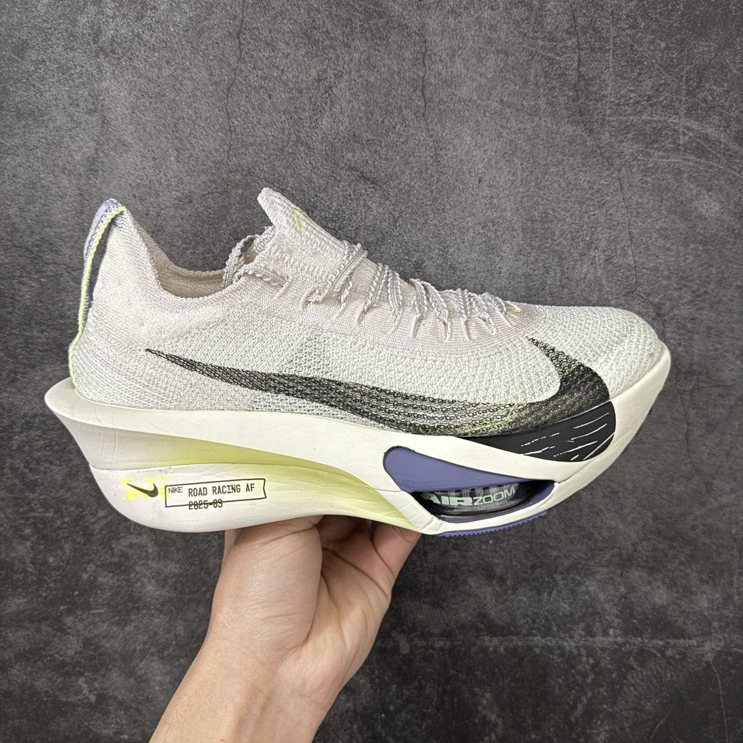 【碳科技纯原】Nk Zoom AlphaFly Next% 4 阿尔法飞行4代 2025年全新超级马拉松全掌碳板跑鞋 FD8311-002  市场顶级版本 跑鞋第一梯队 专业跑鞋‼️ 原标原盒 全掌真碳版 真Zoom X气垫 配件齐 有配正确配套防尘布袋 真材实料 假一赔十‼️ 正确大底刷漆（鞋底部分黑色刷漆有裂纹） 鞋款搭载两个Airzoom缓震配置，全掌型碳纤维板，缔造出色推进感；中底ZoomX 泡绵从后跟延伸至鞋头，超强回弹性 💪🏻 空气动力学造型则依然保留。前掌采用镂空设计，让鞋底的碳板配置得以可视化 造型更具未来感。   尺码：36 36.5 37.5 38 38.5 39 40 40.5 41 42 42.5 43 44 44.5 45-选品中心