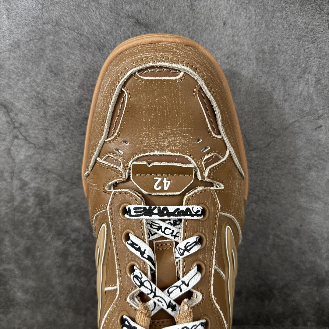 图片[5]-【XA纯原版】Balenciaga Hamptons Worn-Out 巴黎世家十八18代 涤纶（聚酯纤维）牛皮革 圆头系带 低帮 生活休闲鞋板鞋 全套原纸板楦头开发 最原汁原味的灵魂版型 全鞋荧光划线卡点 胶水把控整洁度追求极致完美 每一双都是工艺品 多重QC质检 超越公司货的品控标准 实实在在的免检产品 原盒原配 正确字体电绣 粗细、位置、大小正确 侧边TPU 透气孔匹配意产原版 正确分离大底 TPU软底 原版一致大底LOGO 立体感十足 原厂皮料水洗做旧 采购原厂网纱 偏大一码 尺码：35 36 37 38 39 40 41 42 43 44 45 46-选品中心