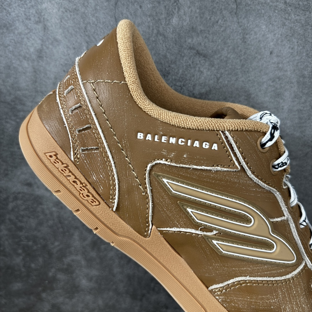 图片[7]-【XA纯原版】Balenciaga Hamptons Worn-Out 巴黎世家十八18代 涤纶（聚酯纤维）牛皮革 圆头系带 低帮 生活休闲鞋板鞋 全套原纸板楦头开发 最原汁原味的灵魂版型 全鞋荧光划线卡点 胶水把控整洁度追求极致完美 每一双都是工艺品 多重QC质检 超越公司货的品控标准 实实在在的免检产品 原盒原配 正确字体电绣 粗细、位置、大小正确 侧边TPU 透气孔匹配意产原版 正确分离大底 TPU软底 原版一致大底LOGO 立体感十足 原厂皮料水洗做旧 采购原厂网纱 偏大一码 尺码：35 36 37 38 39 40 41 42 43 44 45 46-选品中心