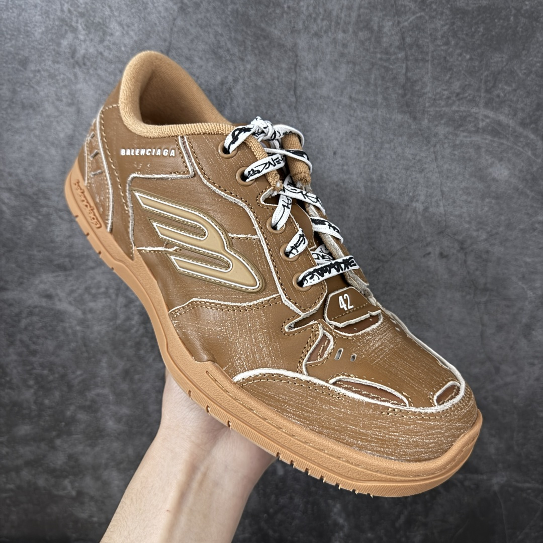 图片[3]-【XA纯原版】Balenciaga Hamptons Worn-Out 巴黎世家十八18代 涤纶（聚酯纤维）牛皮革 圆头系带 低帮 生活休闲鞋板鞋 全套原纸板楦头开发 最原汁原味的灵魂版型 全鞋荧光划线卡点 胶水把控整洁度追求极致完美 每一双都是工艺品 多重QC质检 超越公司货的品控标准 实实在在的免检产品 原盒原配 正确字体电绣 粗细、位置、大小正确 侧边TPU 透气孔匹配意产原版 正确分离大底 TPU软底 原版一致大底LOGO 立体感十足 原厂皮料水洗做旧 采购原厂网纱 偏大一码 尺码：35 36 37 38 39 40 41 42 43 44 45 46-选品中心