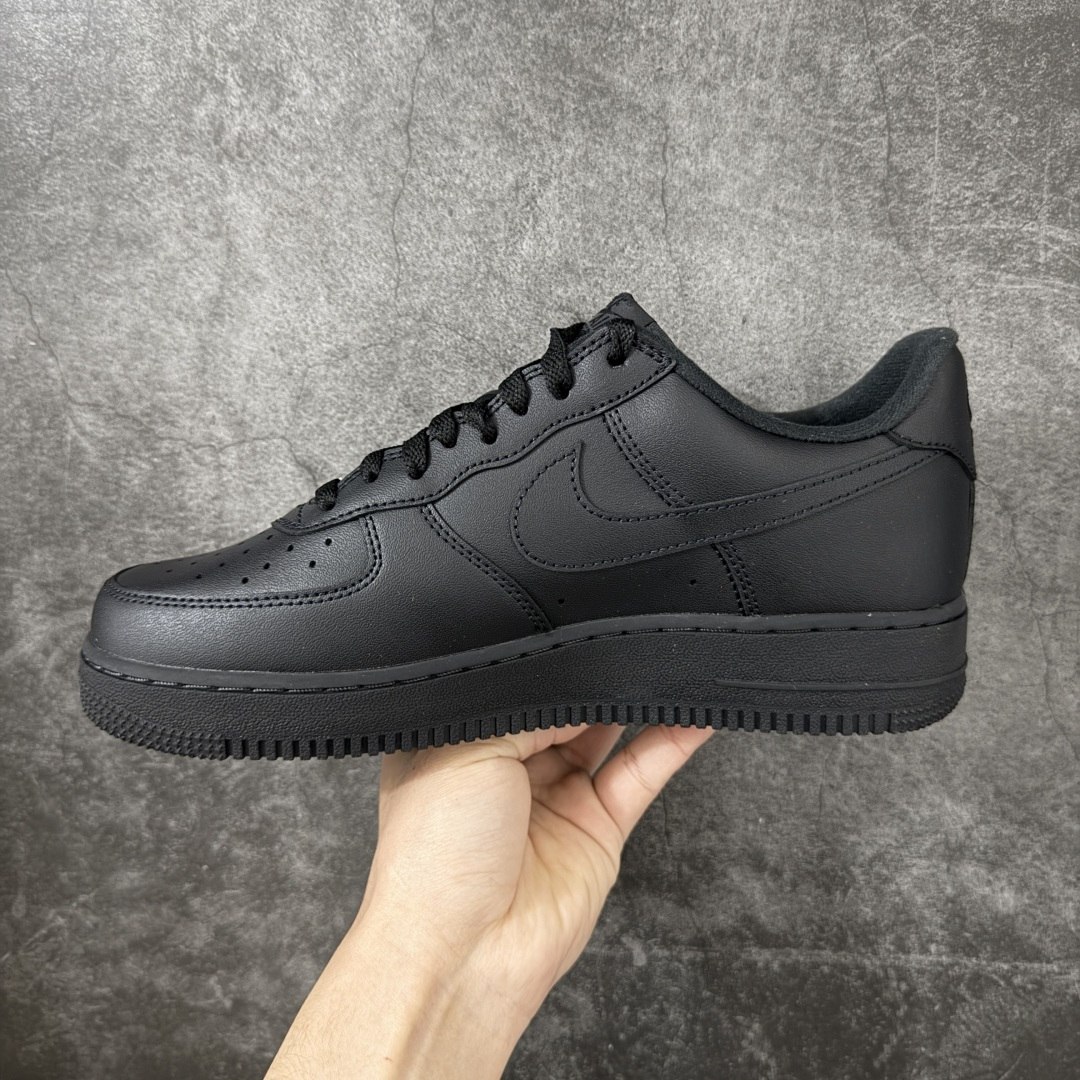 图片[2]-【GX2.0版本】Supreme x NK Air Force 1 Low \’07 空军一号低帮经典板鞋 联名黑色 CU9225-001 经典老鞋 完美复刻 不规则波浪大底咬花 全鞋电脑针车 工整有序 视觉效果满分 原厂拉帮手法 标准四线 密度针距针孔大小控制到位 原装反口里网布海绵 正确卡色网眼大小 新版鞋撑改用纸团代替 原厂港宝加持完美还原灵魂版型 原盒原配从里到外百分百还原 原厂全头层原厂皮料 原标原盒 内置Sole气垫 中底白色背胶 中底划线 已经无限的接近公司 原厂楦头 原厂刺绣 后跟弧度修正 独家私模最大开发到48.5 尺码：35.5 36 37.5 38 38.5 39 40 40.5 41 42 42.5 43 44 44.5 45 46 47.5 48.5-选品中心
