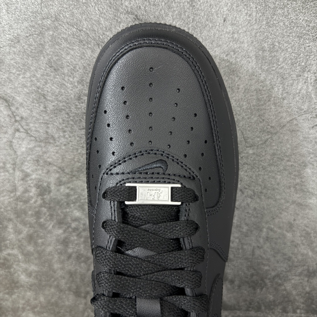 图片[5]-【GX2.0版本】Supreme x NK Air Force 1 Low \’07 空军一号低帮经典板鞋 联名黑色 CU9225-001 经典老鞋 完美复刻 不规则波浪大底咬花 全鞋电脑针车 工整有序 视觉效果满分 原厂拉帮手法 标准四线 密度针距针孔大小控制到位 原装反口里网布海绵 正确卡色网眼大小 新版鞋撑改用纸团代替 原厂港宝加持完美还原灵魂版型 原盒原配从里到外百分百还原 原厂全头层原厂皮料 原标原盒 内置Sole气垫 中底白色背胶 中底划线 已经无限的接近公司 原厂楦头 原厂刺绣 后跟弧度修正 独家私模最大开发到48.5 尺码：35.5 36 37.5 38 38.5 39 40 40.5 41 42 42.5 43 44 44.5 45 46 47.5 48.5-选品中心