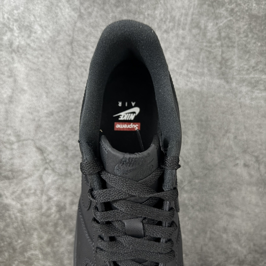 图片[8]-【GX2.0版本】Supreme x NK Air Force 1 Low \’07 空军一号低帮经典板鞋 联名黑色 CU9225-001 经典老鞋 完美复刻 不规则波浪大底咬花 全鞋电脑针车 工整有序 视觉效果满分 原厂拉帮手法 标准四线 密度针距针孔大小控制到位 原装反口里网布海绵 正确卡色网眼大小 新版鞋撑改用纸团代替 原厂港宝加持完美还原灵魂版型 原盒原配从里到外百分百还原 原厂全头层原厂皮料 原标原盒 内置Sole气垫 中底白色背胶 中底划线 已经无限的接近公司 原厂楦头 原厂刺绣 后跟弧度修正 独家私模最大开发到48.5 尺码：35.5 36 37.5 38 38.5 39 40 40.5 41 42 42.5 43 44 44.5 45 46 47.5 48.5-选品中心