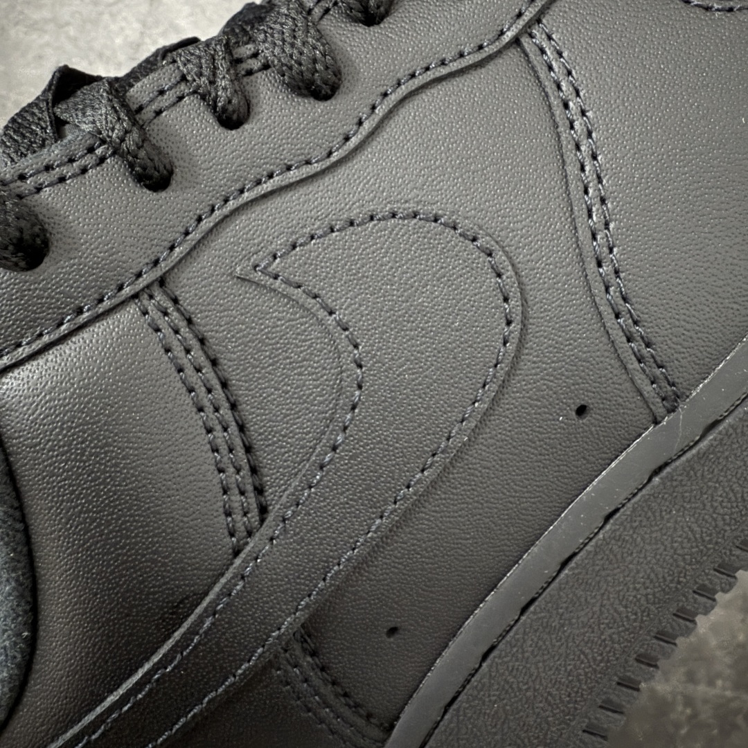 图片[4]-【GX2.0版本】Supreme x NK Air Force 1 Low \’07 空军一号低帮经典板鞋 联名黑色 CU9225-001 经典老鞋 完美复刻 不规则波浪大底咬花 全鞋电脑针车 工整有序 视觉效果满分 原厂拉帮手法 标准四线 密度针距针孔大小控制到位 原装反口里网布海绵 正确卡色网眼大小 新版鞋撑改用纸团代替 原厂港宝加持完美还原灵魂版型 原盒原配从里到外百分百还原 原厂全头层原厂皮料 原标原盒 内置Sole气垫 中底白色背胶 中底划线 已经无限的接近公司 原厂楦头 原厂刺绣 后跟弧度修正 独家私模最大开发到48.5 尺码：35.5 36 37.5 38 38.5 39 40 40.5 41 42 42.5 43 44 44.5 45 46 47.5 48.5-选品中心