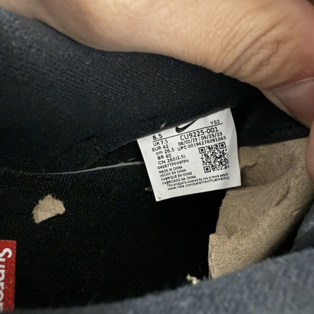 图片[6]-【GX2.0版本】Supreme x NK Air Force 1 Low \’07 空军一号低帮经典板鞋 联名黑色 CU9225-001 经典老鞋 完美复刻 不规则波浪大底咬花 全鞋电脑针车 工整有序 视觉效果满分 原厂拉帮手法 标准四线 密度针距针孔大小控制到位 原装反口里网布海绵 正确卡色网眼大小 新版鞋撑改用纸团代替 原厂港宝加持完美还原灵魂版型 原盒原配从里到外百分百还原 原厂全头层原厂皮料 原标原盒 内置Sole气垫 中底白色背胶 中底划线 已经无限的接近公司 原厂楦头 原厂刺绣 后跟弧度修正 独家私模最大开发到48.5 尺码：35.5 36 37.5 38 38.5 39 40 40.5 41 42 42.5 43 44 44.5 45 46 47.5 48.5-选品中心