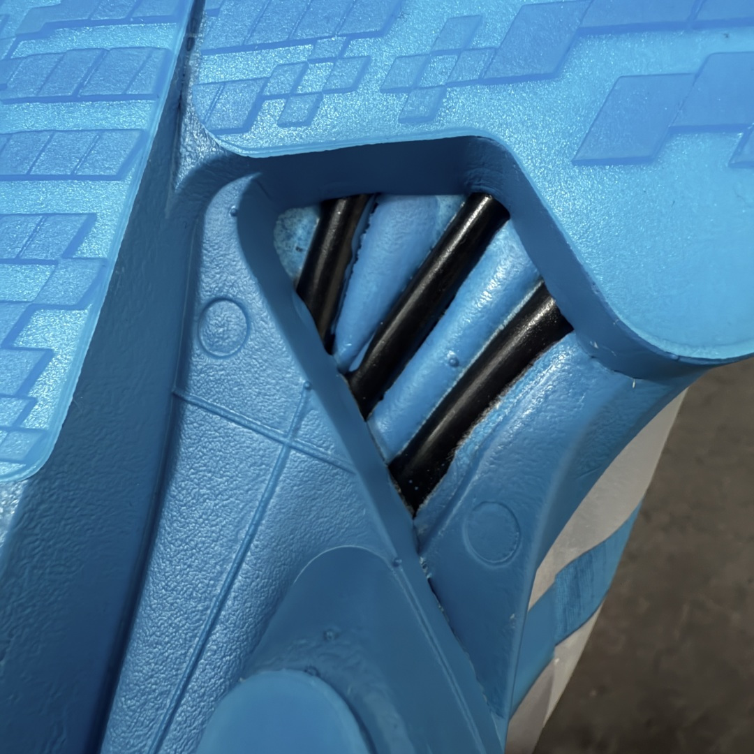 图片[9]-【NO.1纯原】Adidas Adizero Adios Pro 4 M竞训跑步鞋 JR4796 市场独一档品质 区别所有版本 原鞋购入开发数月 原材料 原档案打造 细节版型一比一 独立双层组合底私模. 搭配ENERGYRODS 2.0真碳柱，每一步都动力满满 鞋面用的是Lightlock技术，轻透又贴合，就像给脚定制的一样。 中底是全掌Lightstrike Pro泡棉，软弹感超绝 真正一比一还原真实脚感💪🏻 尺码：36 36.5 37 38 38.5 39 40 40.5 41 42 42.5 43 44 44.5 45 46-选品中心