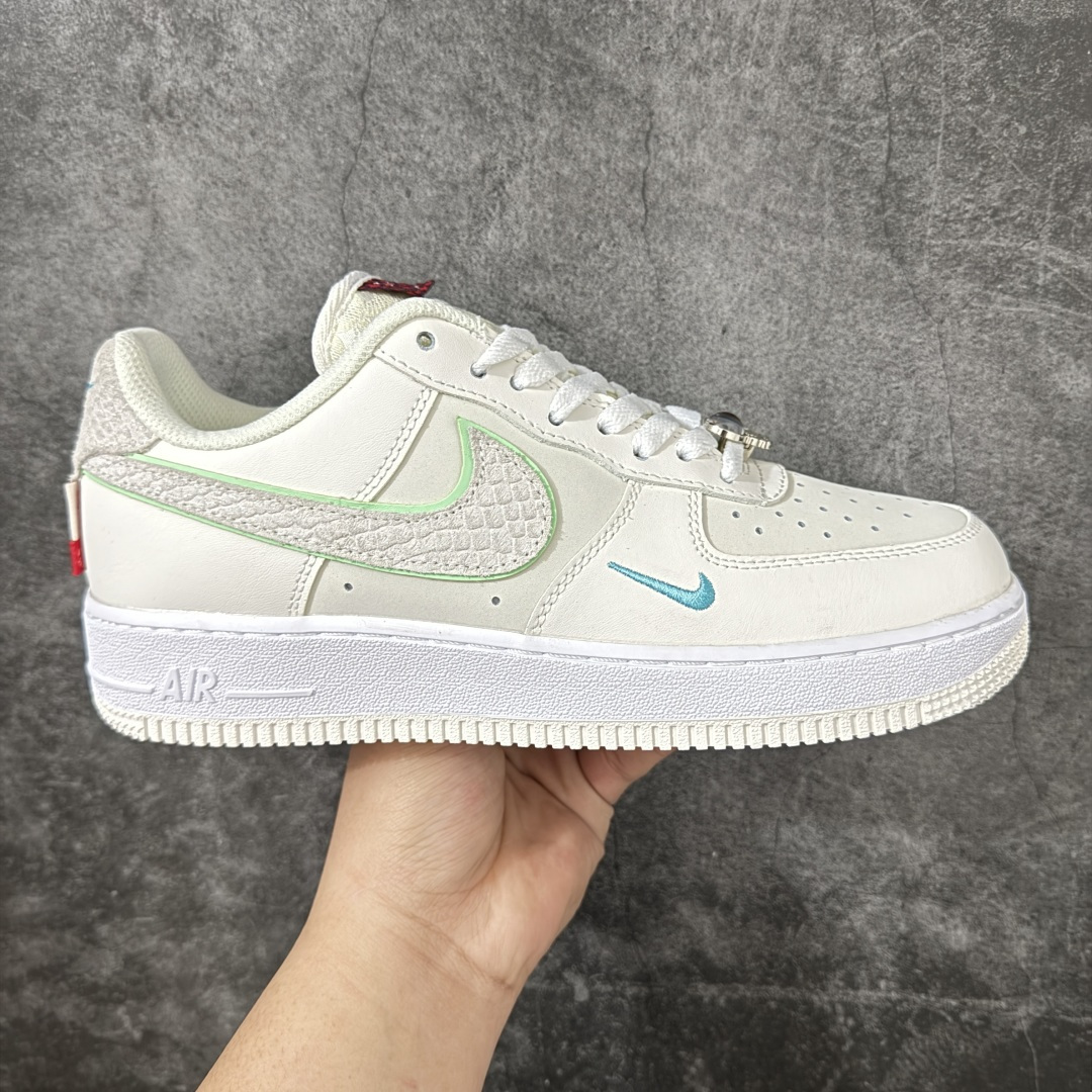 特价【GQ福利】Nike Air Force 1\'07 Low 空军一号低帮休闲板鞋  头层 内置全掌气垫 配套抵债福利 【实拍品质】 1：1订单 13000双现货套现 3.20号样品 3.21日开始接单 货号：FZ5052-131  尺码：36-45带半码-选品中心