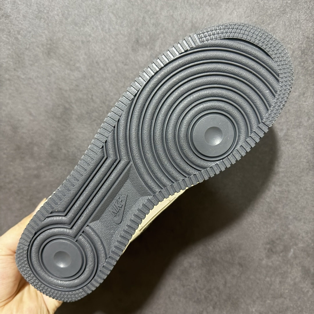 图片[9]-【定制版】北面联名 空军经典AIR FORCE 1 经典米白配色碰撞北面户外元素，奶白鞋身搭配深灰细节，复古质感拉满。鞋侧印刻「THE NORTH FACE」标识与「NEVER STOP EXPLORING SINCE 1966」标语，传递探索精神；后跟小勾与「JUST DO IT.」细节点缀，兼顾潮流与品牌基因。全掌Air气垫加持，脚感软弹舒适，耐磨橡胶外底适配日常通勤与户外出行，百搭造型轻松驾驭各种穿搭风格，是街头潮人与户外爱好者的必入款。 货号：DD1982-344 尺码：36 36.5 37.5 38 38.5 39 40 40.5 41 42 42.5 43 44 44.5 45-选品中心