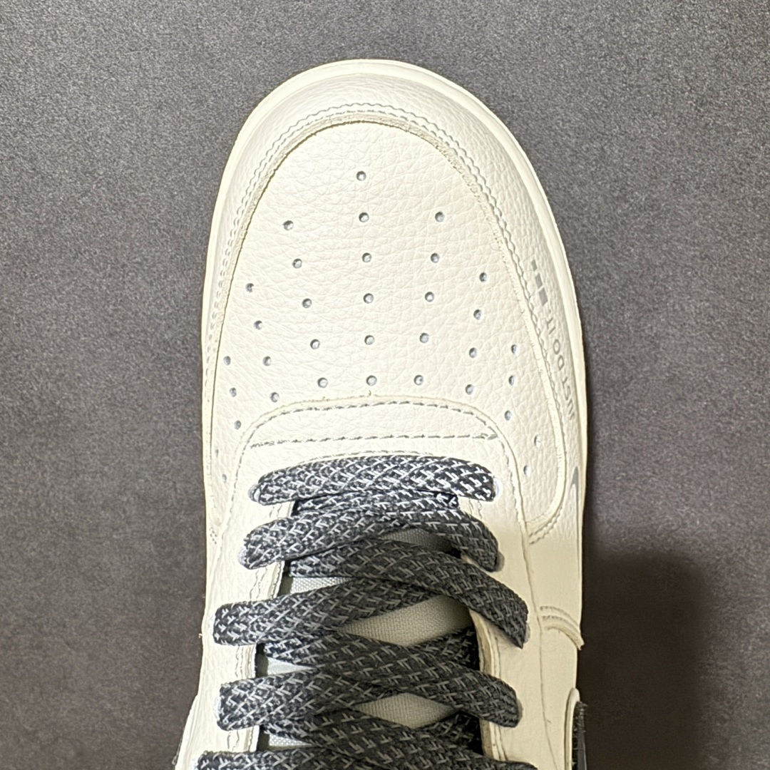 图片[5]-【定制版】北面联名 空军经典AIR FORCE 1 经典米白配色碰撞北面户外元素，奶白鞋身搭配深灰细节，复古质感拉满。鞋侧印刻「THE NORTH FACE」标识与「NEVER STOP EXPLORING SINCE 1966」标语，传递探索精神；后跟小勾与「JUST DO IT.」细节点缀，兼顾潮流与品牌基因。全掌Air气垫加持，脚感软弹舒适，耐磨橡胶外底适配日常通勤与户外出行，百搭造型轻松驾驭各种穿搭风格，是街头潮人与户外爱好者的必入款。 货号：DD1982-344 尺码：36 36.5 37.5 38 38.5 39 40 40.5 41 42 42.5 43 44 44.5 45-选品中心