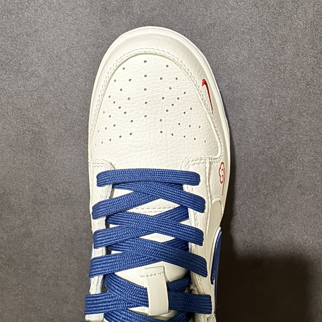 图片[5]-【定制版】Nike Dunk × Supreme 2026限定款 白蓝红撞色直击复古潮流魂，后跟Supreme标识+祥云刺绣，把东方韵味和街头态度焊在鞋上！ 2026专属年份标，脚感软弹，日常出街/球场耍帅都能打，上脚就是行走的潮流范本 货号： XZ5899-117 尺码： 36 36.5 37.5 38 38.5 39 40 40.5 41 42 42.5 43 44 44.5 45-选品中心