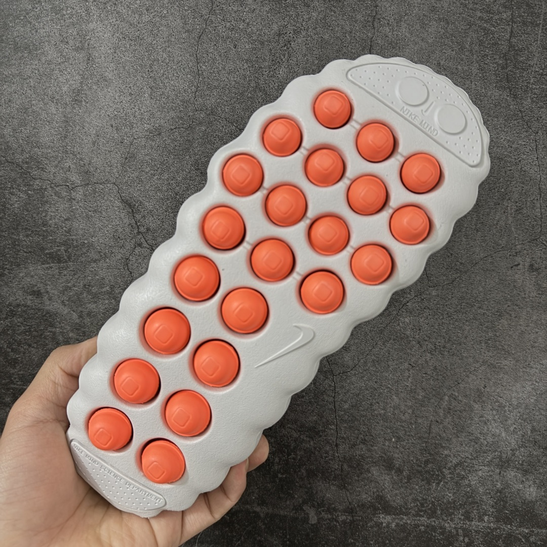 图片[9]-【GX纯原】NK Mind 001 黑科技足底按摩舒适贴合训练鞋 浅烟灰色 HQ4307-003 全新版本 顶级品质 正确细节 1：1标配组合底 MD软底 渐变雾面大底 超高清洁度 按摩功能效果同步原版 区别市场通货 Mind 001 从神经科学中汲取灵感，打造出一款不仅外观独特，更能为穿着者带来别样感知体验的球鞋，此次新作将继续延续此核心方向。历时十年打磨的 Mind 系列，承载着 Nike 对未来鞋款的愿景呈现。系列中的每双鞋，外底均由 22 个独立泡沫结节构成，旨在模拟赤足般的体验。这些结节N通过与足底感官感受器的相互作用，从而促进人体的自然步态。 尺码：36 37.5 38.5 40 41 42.5 44 45 46 47.5 和官网一样偏小一码-选品中心