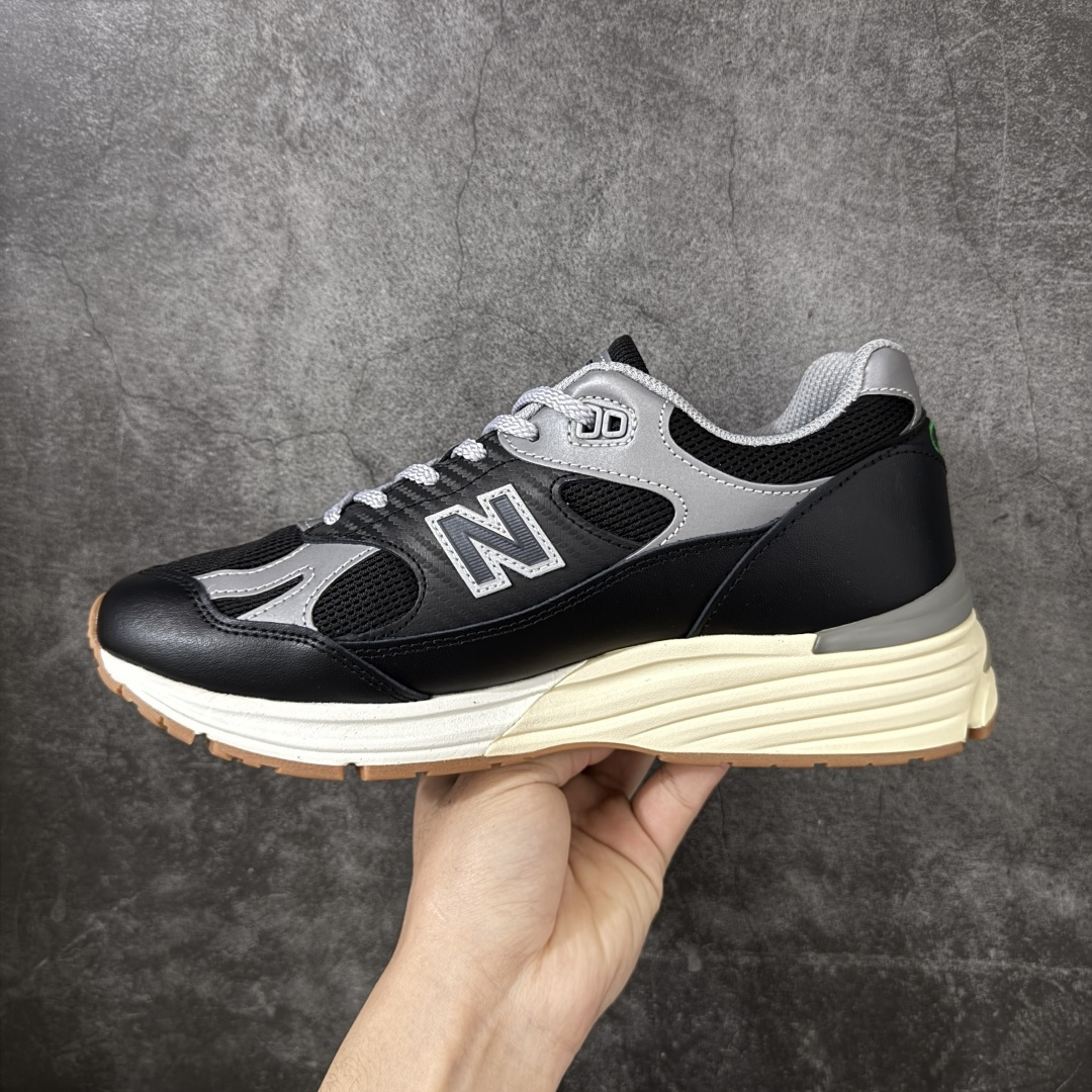 图片[2]-【总裁版本】UP THERE x New Balance NB991V2 第一代总统复古慢跑鞋联名 黑灰 U991UT2 正确3M反光细节 原楦原纸版开发 正确6层组合底模精密开发 后跟透明TPU水晶装饰条稳固 沿用了引以为傲的跑鞋手工技艺 采用猪皮绒面并包裹局部透气网面的鞋身设计 菱网鞋舌上刻有New Balance USA 鞋面依旧身着经典的大热之灰 彰显了其高端的品质身份 尺码：36 37 37.5 38 38.5 39 40 40.5 41.5 42 42.5 43 44 45 46.5-选品中心