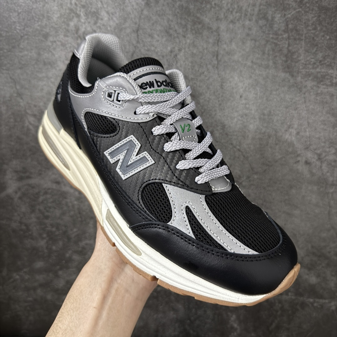 图片[3]-【总裁版本】UP THERE x New Balance NB991V2 第一代总统复古慢跑鞋联名 黑灰 U991UT2 正确3M反光细节 原楦原纸版开发 正确6层组合底模精密开发 后跟透明TPU水晶装饰条稳固 沿用了引以为傲的跑鞋手工技艺 采用猪皮绒面并包裹局部透气网面的鞋身设计 菱网鞋舌上刻有New Balance USA 鞋面依旧身着经典的大热之灰 彰显了其高端的品质身份 尺码：36 37 37.5 38 38.5 39 40 40.5 41.5 42 42.5 43 44 45 46.5-选品中心