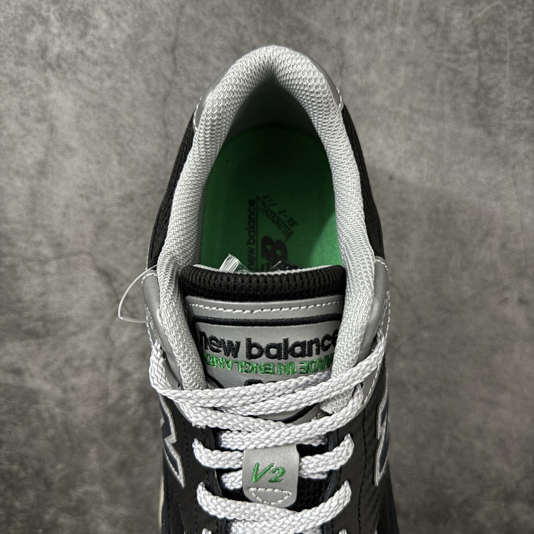 图片[8]-【总裁版本】UP THERE x New Balance NB991V2 第一代总统复古慢跑鞋联名 黑灰 U991UT2 正确3M反光细节 原楦原纸版开发 正确6层组合底模精密开发 后跟透明TPU水晶装饰条稳固 沿用了引以为傲的跑鞋手工技艺 采用猪皮绒面并包裹局部透气网面的鞋身设计 菱网鞋舌上刻有New Balance USA 鞋面依旧身着经典的大热之灰 彰显了其高端的品质身份 尺码：36 37 37.5 38 38.5 39 40 40.5 41.5 42 42.5 43 44 45 46.5-选品中心
