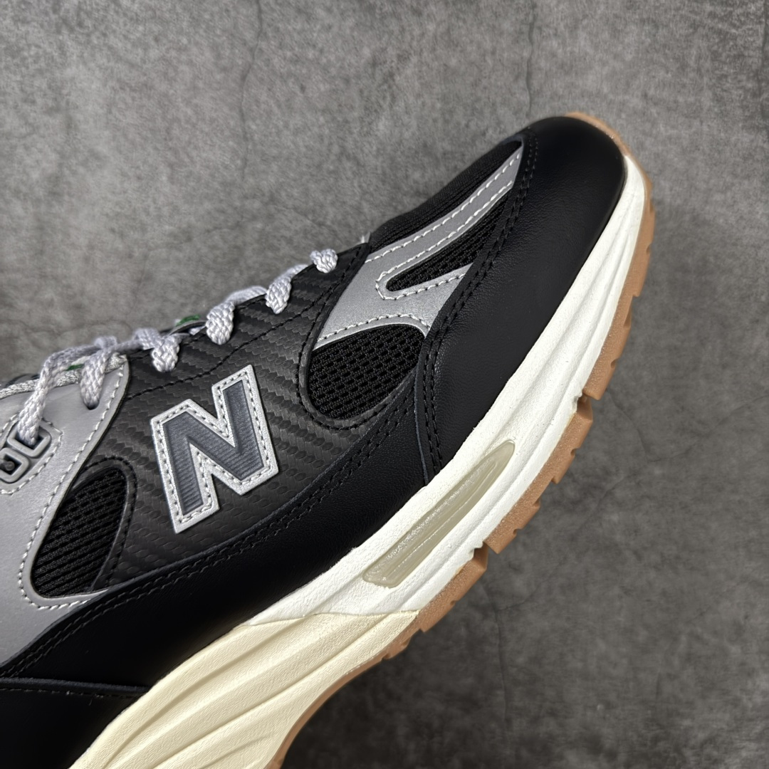 图片[6]-【总裁版本】UP THERE x New Balance NB991V2 第一代总统复古慢跑鞋联名 黑灰 U991UT2 正确3M反光细节 原楦原纸版开发 正确6层组合底模精密开发 后跟透明TPU水晶装饰条稳固 沿用了引以为傲的跑鞋手工技艺 采用猪皮绒面并包裹局部透气网面的鞋身设计 菱网鞋舌上刻有New Balance USA 鞋面依旧身着经典的大热之灰 彰显了其高端的品质身份 尺码：36 37 37.5 38 38.5 39 40 40.5 41.5 42 42.5 43 44 45 46.5-选品中心