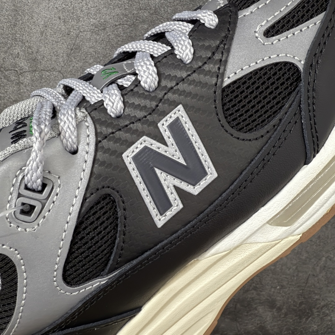 图片[4]-【总裁版本】UP THERE x New Balance NB991V2 第一代总统复古慢跑鞋联名 黑灰 U991UT2 正确3M反光细节 原楦原纸版开发 正确6层组合底模精密开发 后跟透明TPU水晶装饰条稳固 沿用了引以为傲的跑鞋手工技艺 采用猪皮绒面并包裹局部透气网面的鞋身设计 菱网鞋舌上刻有New Balance USA 鞋面依旧身着经典的大热之灰 彰显了其高端的品质身份 尺码：36 37 37.5 38 38.5 39 40 40.5 41.5 42 42.5 43 44 45 46.5-选品中心