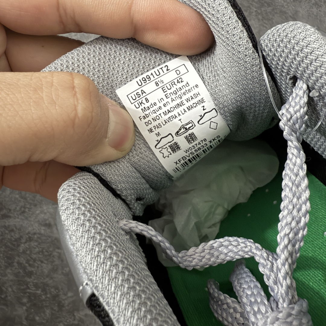 图片[7]-【总裁版本】UP THERE x New Balance NB991V2 第一代总统复古慢跑鞋联名 黑灰 U991UT2 正确3M反光细节 原楦原纸版开发 正确6层组合底模精密开发 后跟透明TPU水晶装饰条稳固 沿用了引以为傲的跑鞋手工技艺 采用猪皮绒面并包裹局部透气网面的鞋身设计 菱网鞋舌上刻有New Balance USA 鞋面依旧身着经典的大热之灰 彰显了其高端的品质身份 尺码：36 37 37.5 38 38.5 39 40 40.5 41.5 42 42.5 43 44 45 46.5-选品中心