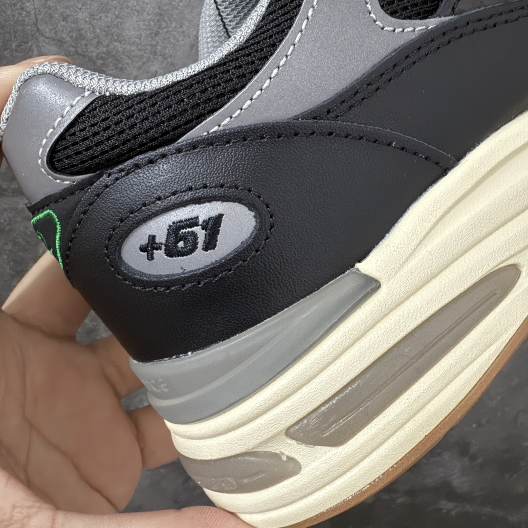 图片[3]-【总裁版本】UP THERE x New Balance NB991V2 第一代总统复古慢跑鞋联名 黑灰 U991UT2 正确3M反光细节 原楦原纸版开发 正确6层组合底模精密开发 后跟透明TPU水晶装饰条稳固 沿用了引以为傲的跑鞋手工技艺 采用猪皮绒面并包裹局部透气网面的鞋身设计 菱网鞋舌上刻有New Balance USA 鞋面依旧身着经典的大热之灰 彰显了其高端的品质身份 尺码：36 37 37.5 38 38.5 39 40 40.5 41.5 42 42.5 43 44 45 46.5-选品中心