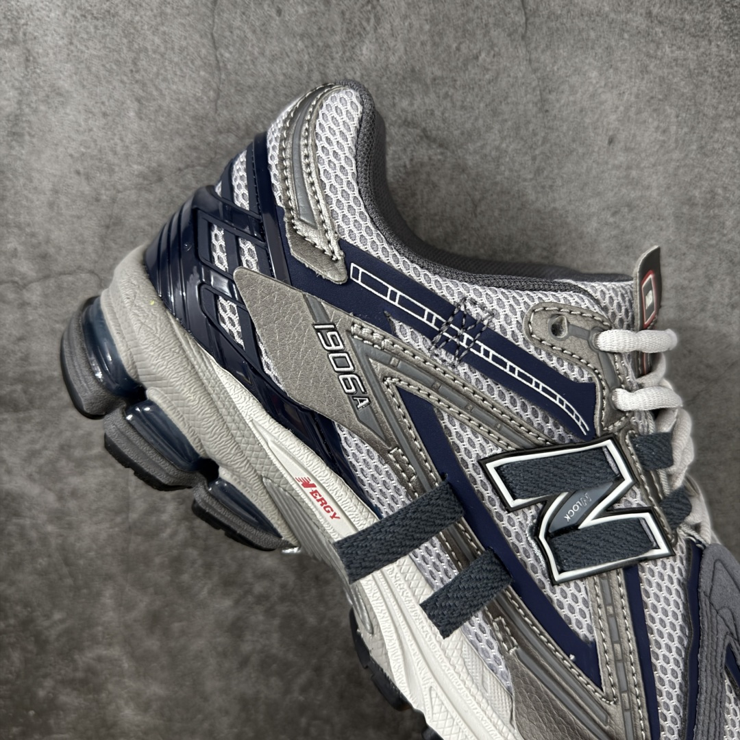 图片[7]-【纯原版】NB新百伦New Balance NB1906 U19064F6系列复古老爹风休闲运动慢跑鞋 采用轻质牛剖革拼接透气网眼衬垫织物鞋面材质#T-Beam大底提供足步弓支撑，保持步态稳定#后跟搭载外露缓震胶 鞋身整体以各种深浅不一的灰色覆盖，鞋头以淡蓝色调装饰，网眼衬垫通过不规律的色块实现做旧的美感，泛黄的鞋底更是进一步增添了复古气息。 尺码：36 37 37.5 38 38.5 39.5 40 40.5 41.5 42 42.5 43 44 45 46.5-选品中心