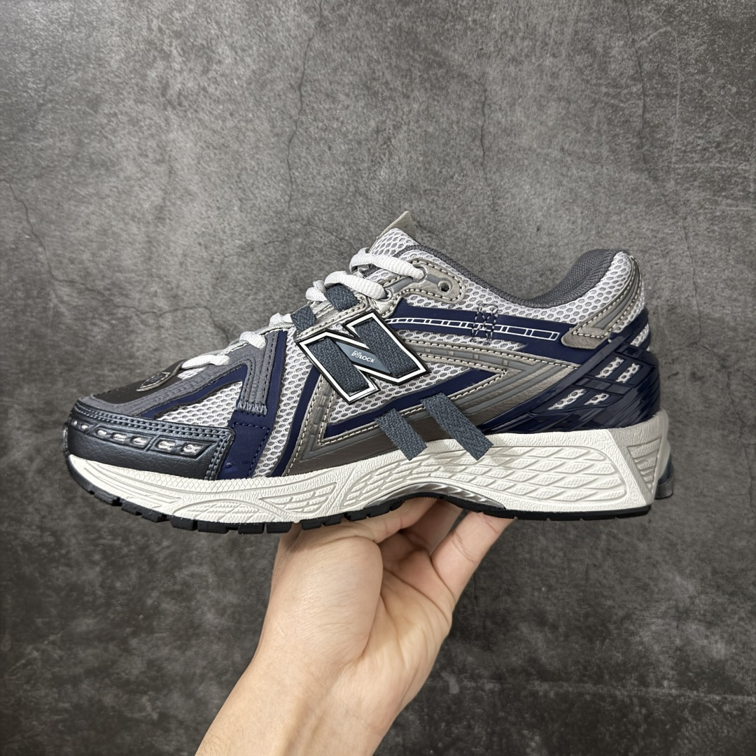 图片[2]-【纯原版】NB新百伦New Balance NB1906 U19064F6系列复古老爹风休闲运动慢跑鞋 采用轻质牛剖革拼接透气网眼衬垫织物鞋面材质#T-Beam大底提供足步弓支撑，保持步态稳定#后跟搭载外露缓震胶 鞋身整体以各种深浅不一的灰色覆盖，鞋头以淡蓝色调装饰，网眼衬垫通过不规律的色块实现做旧的美感，泛黄的鞋底更是进一步增添了复古气息。 尺码：36 37 37.5 38 38.5 39.5 40 40.5 41.5 42 42.5 43 44 45 46.5-选品中心