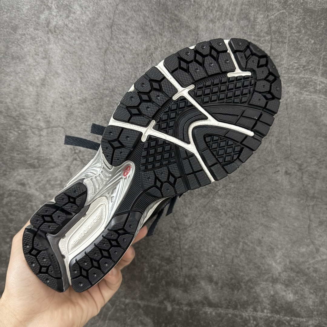 图片[9]-【纯原版】NB新百伦New Balance NB1906 U19064F6系列复古老爹风休闲运动慢跑鞋 采用轻质牛剖革拼接透气网眼衬垫织物鞋面材质#T-Beam大底提供足步弓支撑，保持步态稳定#后跟搭载外露缓震胶 鞋身整体以各种深浅不一的灰色覆盖，鞋头以淡蓝色调装饰，网眼衬垫通过不规律的色块实现做旧的美感，泛黄的鞋底更是进一步增添了复古气息。 尺码：36 37 37.5 38 38.5 39.5 40 40.5 41.5 42 42.5 43 44 45 46.5-选品中心