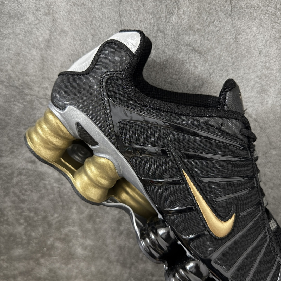 图片[7]-【Max纯原版】原版开发 Nike Shox TL系列 黑金色 BV1388-001 NK Shox TL系列 复古舒适百搭防滑耐磨低邦柱形气垫休闲跑步鞋 鞋面采用了轻质化的材料打造，搭载鞋带系带系统以及鞋舌部分的特殊控制模块，科技感十足；采用透气纺织品和网眼鞋面与标志性的Nike Shox技术，同时提供更轻盈的感觉和大胆的外观；鞋身大面积采用织物与皮革材质拼接设计，搭配Dri-FITz透气网面，透气性拉满不闷脚。中底前掌搭载Air Max科技，后掌配置Shoxy缓震气柱，前掌气垫提供灵敏回弹，中底的气柱设计也很加分，外观上科技感十足；设计彰显个性，复古造型适配多种穿搭风格。 尺码：39 40 40.5 41 42 42.5 43 44 44.5 45 45.5 46 46.5 47.5-选品中心