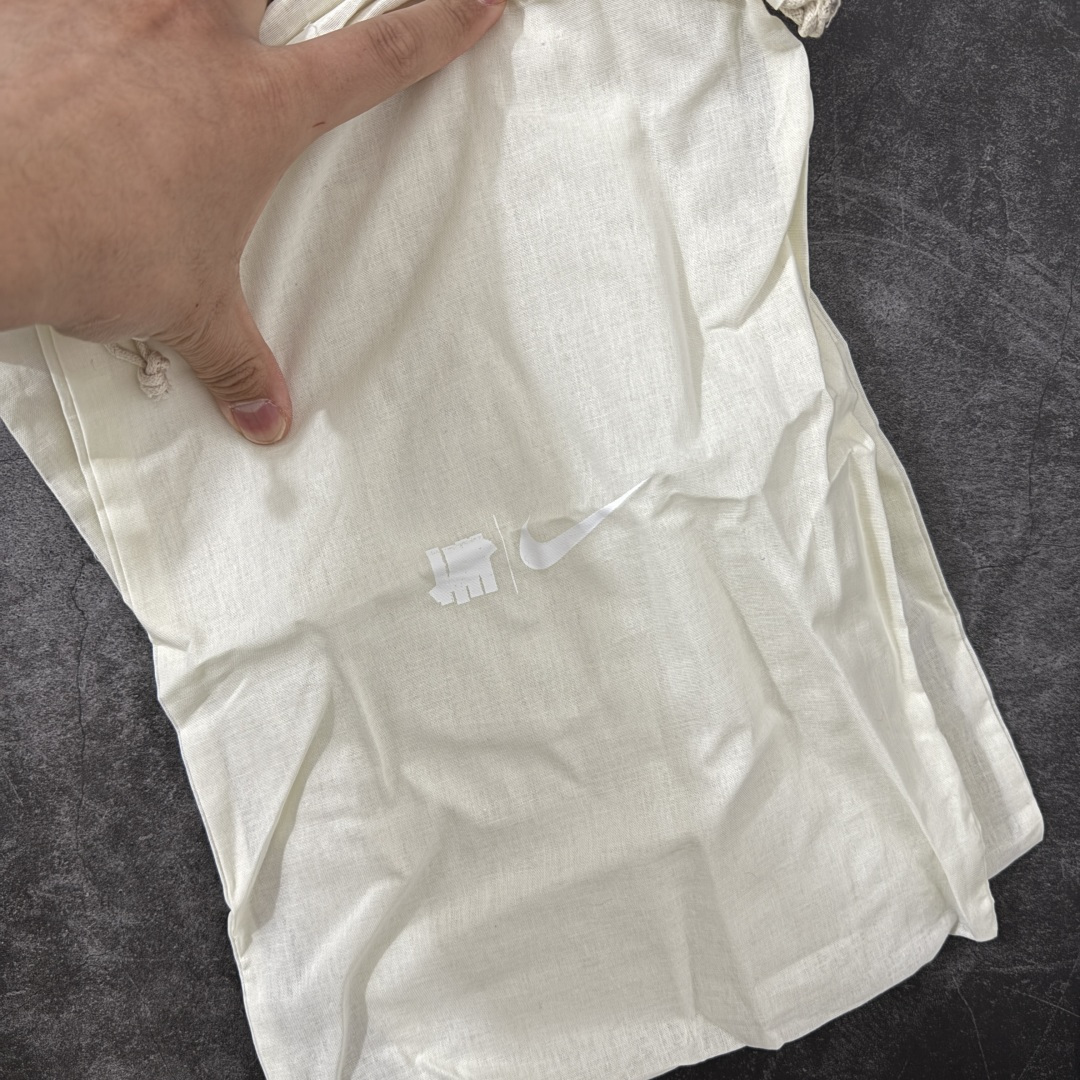 图片[11]-【KZ纯原】UNDEFEATED x Nike Air Max 95 OG Big Bubble 灰绿色气垫跑鞋 货号：IB4523-002 外贸顶级专供 区别先行版 全部配色原鞋原尺码开发生产 极致还原 全部原厂材料一比一打造 一眼ZP既视感 欢迎对比市场版本 尺码：40 40.5 41 42 42.5 43 44 44.5 45 46 46.5 47.5 48 48.5-选品中心