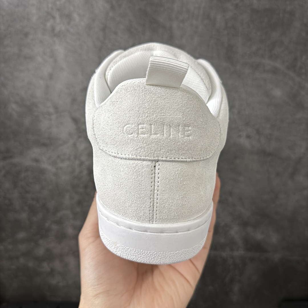 图片[4]-【莞产纯原】Celine 赛琳面包鞋26官方最新版开发 主打色有 米灰 白色 黑色 黄褐 采用顶级牛皮反毛麂皮tpu耐磨大底 原版开发 大厂工艺 对标艺术家群体 细节没得说 一针一线原版复刻 不怕不对比 就怕没学习的机会‼️ 这双麂皮板鞋真的把“低调奢华”玩明白了！没有花里胡哨的logo，只有鞋舌上的凯旋门压纹，细节控狂喜。麂皮面料软到离谱，踩上去像踩云，关键是耐脏还显质感，属于越穿越喜欢的类型#面包鞋 #celine #休闲百搭鞋 #谁会拒绝超百搭的面包鞋 品牌故事是法国奢侈品牌。CELINE的服装华丽又实用,单 品本身的质感符合\”休闲华丽\”这个看似矛盾的风风格,而其皮件及配 件从皮包、皮鞋到领带丝巾都在奢华的基础上突出实用主义。 尺码： 40 41 42 43 44 45-选品中心