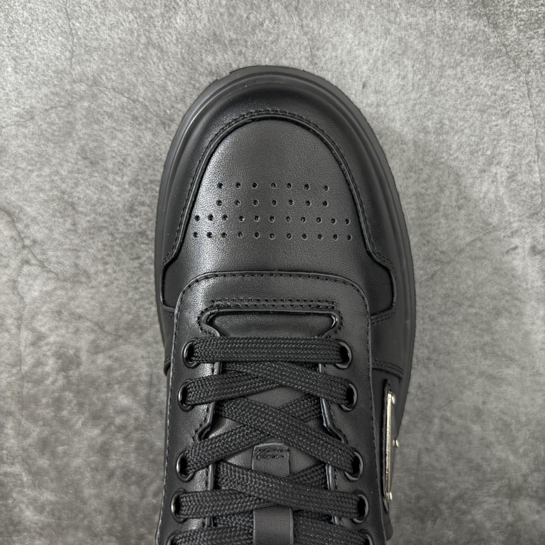 图片[5]-【YS纯原】广奢高端货 PRADA 普拉达｜春夏系列专柜新款厚底松糕运动鞋 ✦ 专柜同款廓形设计，轮廓类似麦昆 ✦ 鞋头饱满＋宽版设计，上脚显脚小 ✦ 厚底软弹脚感，非常舒适不累脚 ✦ 白色高级百搭，运动 / 休闲 / 商务通吃 ✦ 鞋身融入艺术家 Peter de Potter 标语纹样 ✦ 经典三角形徽标点缀， 辨识度拉满 ✦ 鞋面：进口防水降落伞布料 ✦ 内里：进口羊皮内里，贴脚柔软 ✦ 大底：TPU 发泡厚底，轻量回弹 ✦ 全新官方一致全套包装 尺码：35–45-选品中心