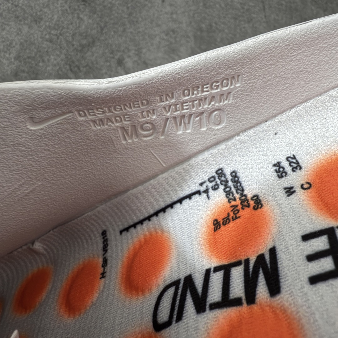 图片[5]-【神版纯原】NK Mind 001 黑科技足底按摩舒适贴合训练鞋 浅烟灰色 HQ4307-003 目前市场细节最正确版 磨砂鞋面质感超越市场通货 1：1标配组合底 MD软底 渐变雾面大底 目前市场唯一正确反光鞋盒标 凹凸质感同步原版 超高清洁度 按摩功能效果同步原版 区别市场通货 Mind 001 从神经科学中汲取灵感，打造出一款不仅外观独特，更能为穿着者带来别样感知体验的球鞋，此次新作将继续延续此核心方向。历时十年打磨的 Mind 系列，承载着 Nike 对未来鞋款的愿景呈现。系列中的每双鞋，外底均由 22 个独立泡沫结节构成，旨在模拟赤足般的体验。这些结节N通过与足底感官感受器的相互作用，从而促进人体的自然步态。 尺码：36 37.5 38.5 40 41 42.5 44 45 46 47.5 和官网一样偏小一码-选品中心