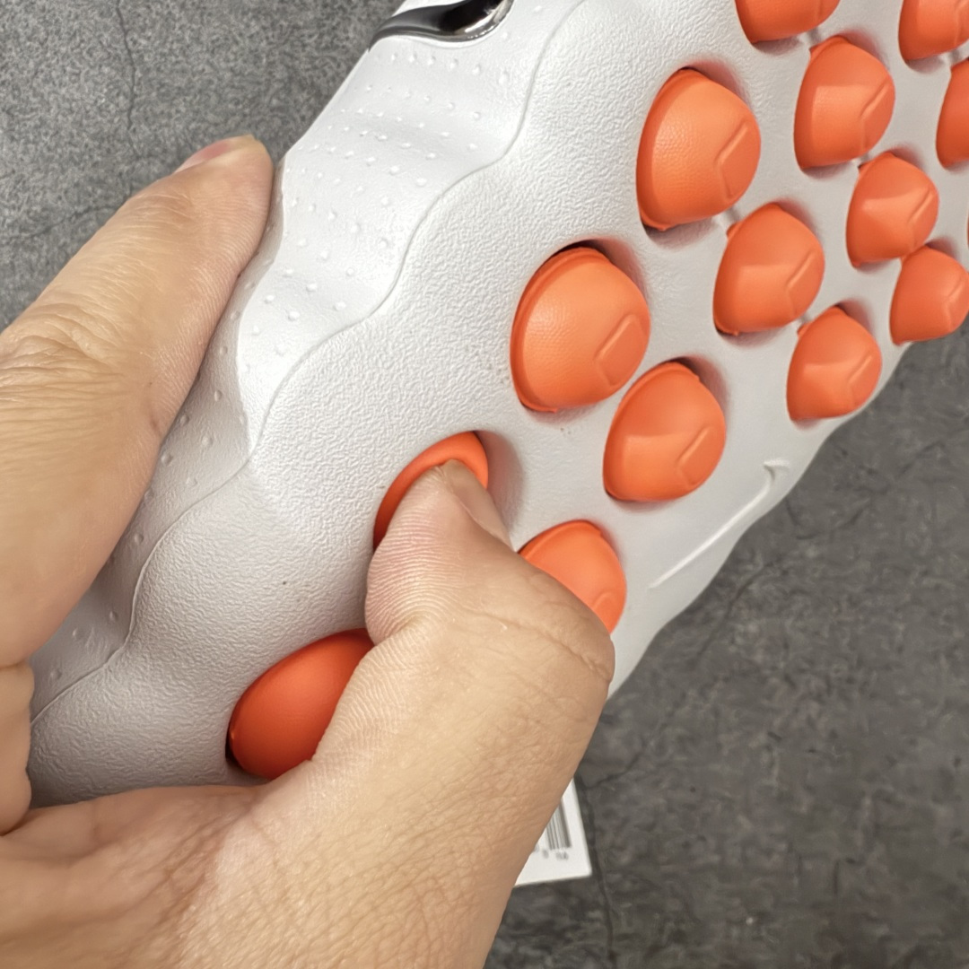 图片[8]-【神版纯原】NK Mind 001 黑科技足底按摩舒适贴合训练鞋 浅烟灰色 HQ4307-003 目前市场细节最正确版 磨砂鞋面质感超越市场通货 1：1标配组合底 MD软底 渐变雾面大底 目前市场唯一正确反光鞋盒标 凹凸质感同步原版 超高清洁度 按摩功能效果同步原版 区别市场通货 Mind 001 从神经科学中汲取灵感，打造出一款不仅外观独特，更能为穿着者带来别样感知体验的球鞋，此次新作将继续延续此核心方向。历时十年打磨的 Mind 系列，承载着 Nike 对未来鞋款的愿景呈现。系列中的每双鞋，外底均由 22 个独立泡沫结节构成，旨在模拟赤足般的体验。这些结节N通过与足底感官感受器的相互作用，从而促进人体的自然步态。 尺码：36 37.5 38.5 40 41 42.5 44 45 46 47.5 和官网一样偏小一码-选品中心