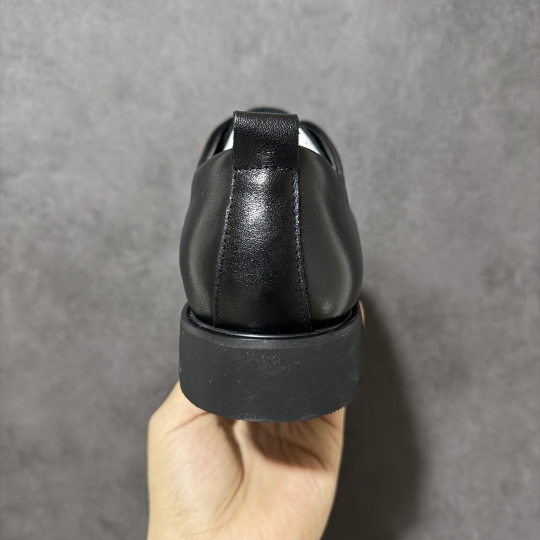 图片[4]-【广东纯原版】Ecco爱步 商务男鞋2026年新款 拼接板鞋拼色 街头轻巧系列 头层牛皮选料 质地柔韧富有弹性 触感柔软细腻 内里头层猪皮透气吸汗 独有精密缝制走线 针脚细密均匀 彰显时尚风范 内底高密度橡胶发泡实心底 轻便减震不塌陷不断底 优质橡胶条纹大底 轻盈时尚 柔软舒适 防滑耐磨 抓地力强 全新独有品质 货号： 630781 01001 尺码：38 39 40 41 42 43 44-选品中心