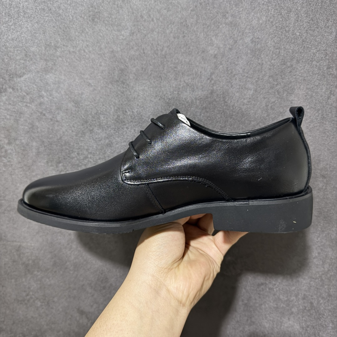 图片[2]-【广东纯原版】Ecco爱步 商务男鞋2026年新款 拼接板鞋拼色 街头轻巧系列 头层牛皮选料 质地柔韧富有弹性 触感柔软细腻 内里头层猪皮透气吸汗 独有精密缝制走线 针脚细密均匀 彰显时尚风范 内底高密度橡胶发泡实心底 轻便减震不塌陷不断底 优质橡胶条纹大底 轻盈时尚 柔软舒适 防滑耐磨 抓地力强 全新独有品质 货号： 630781 01001 尺码：38 39 40 41 42 43 44-选品中心