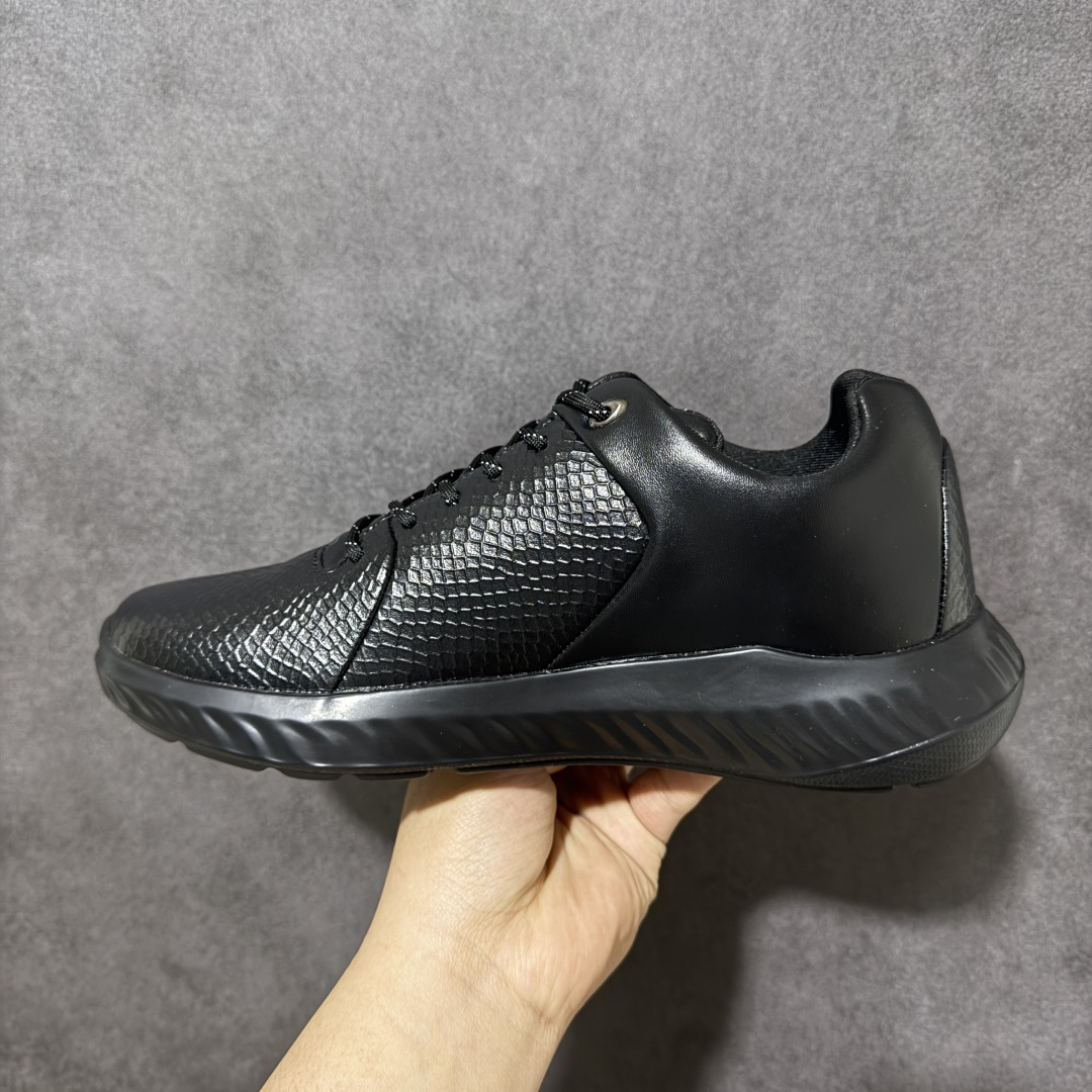 图片[2]-【公司级】ECCO爱步男士休闲运动鞋 缓震透气跑步鞋 BIOM2.0系列新款 柔软超轻的中底 提供出色的能量回弹和缓震体验 长效缓震的BIOM自然律动科技鞋楦 符合人体工学 带来裸足运动体验 牛皮鞋面 纹理自然 柔韧耐穿 直接注塑工艺连接鞋面与鞋底 一体成型 合脚牢固耐穿 橡胶外底 适应多种地形 防滑耐磨 强劲抓地 适跑畅练 城市运动鞋 货号： 875825-025511 尺码：39 40 41 42 43 44-选品中心