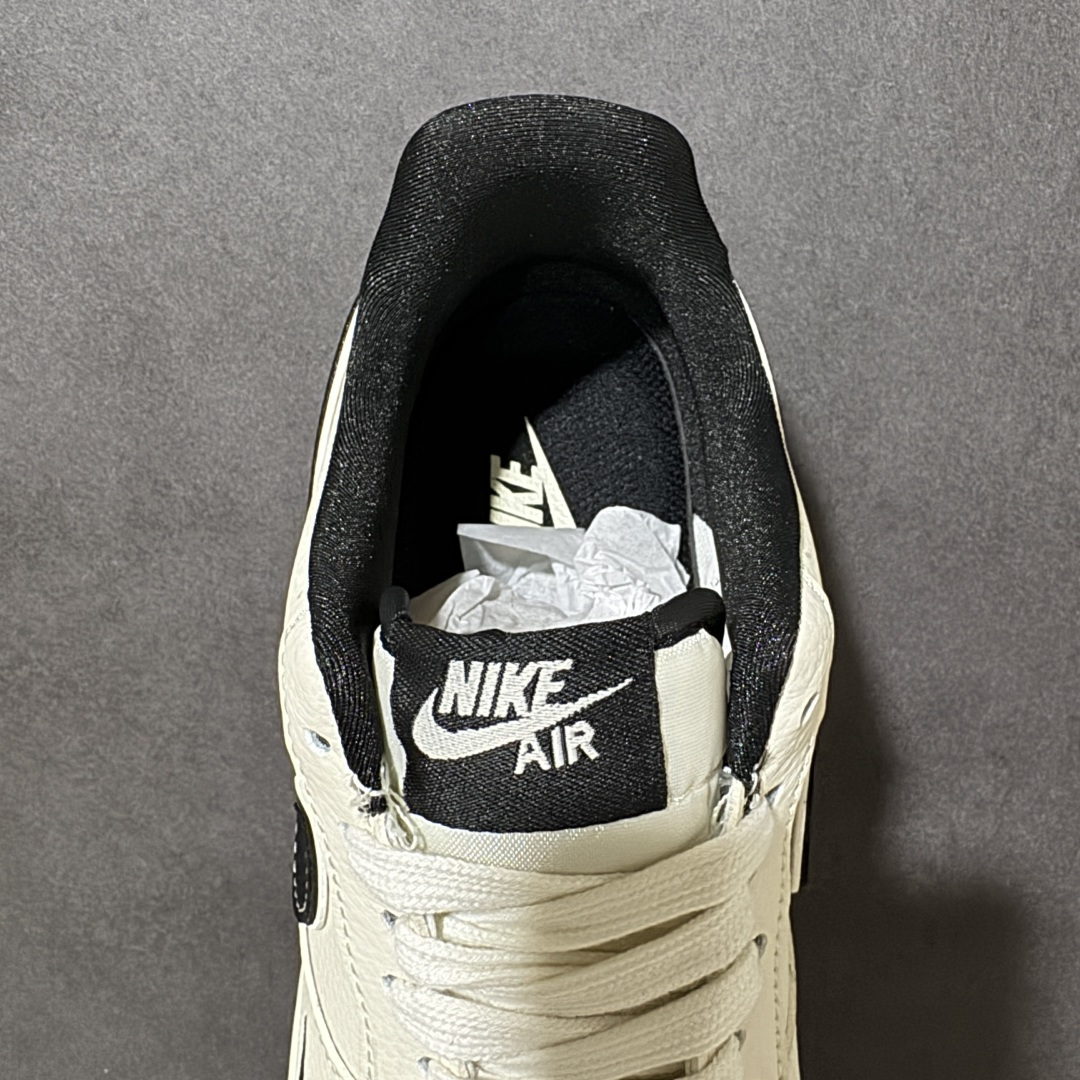图片[6]-【定制版】空军一号经典回潮，米白黑撞色拿捏复古感 细腻荔枝纹皮革+双层Swoosh设计，细节拉满 后跟NIKE标识+中底AIR字样，辨识度直接拉满 上脚秒变街头焦点，通勤/出街/滑板都能打 百搭不挑人，闭眼入不踩雷。 货号：DW8806-001 尺码：36 36.5 37.5 38 38.5 39 40 40.5 41 42 42.5 43 44 44.5 45-选品中心